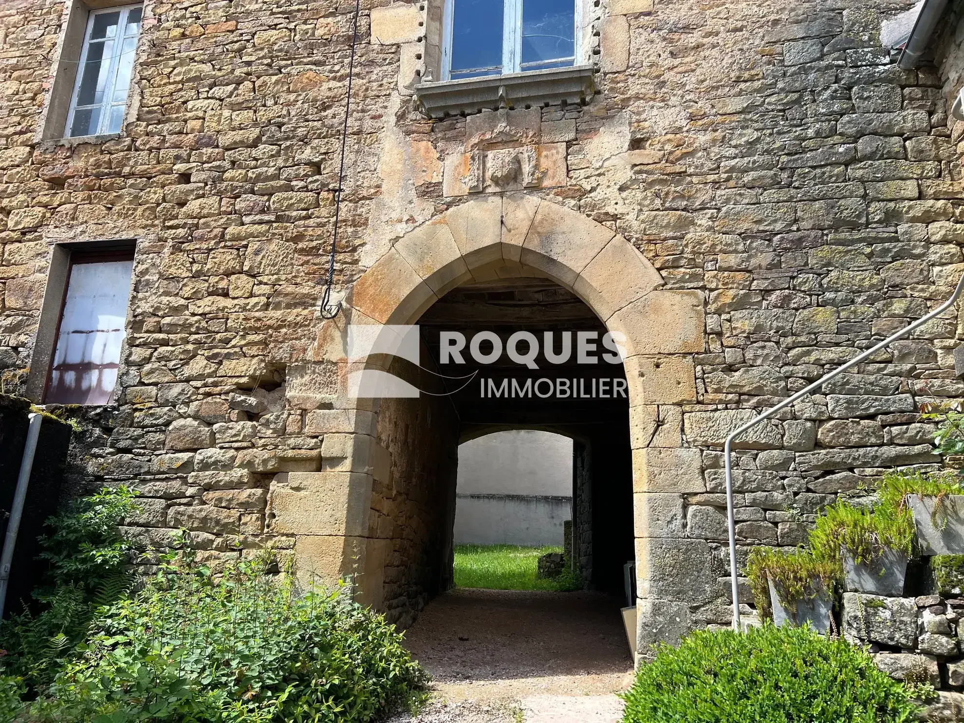 Château historique à vendre à Martrin - Commanderie hospitalière du XVème siècle 