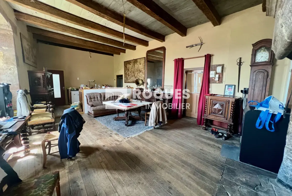 Château historique à vendre à Martrin - Commanderie hospitalière du XVème siècle 