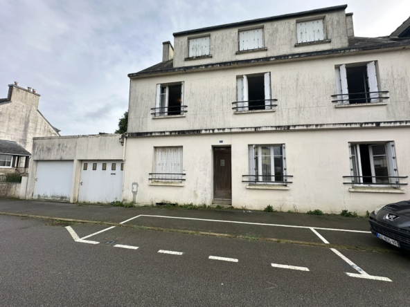 Maison de Bourg à rénover à St Bartholomé - 170 m²