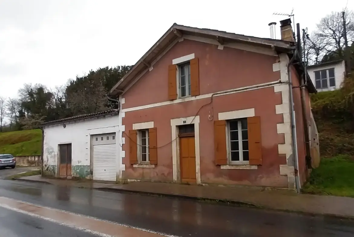 Maison à rénover avec garage et 3 chambres à St Martin de Ribérac 