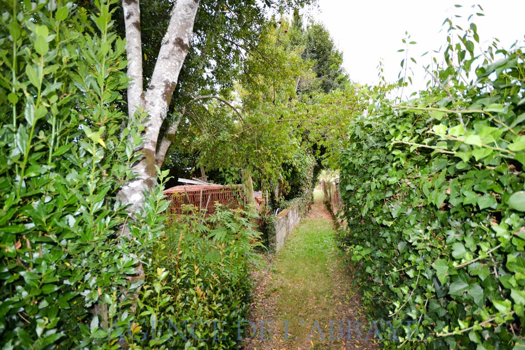 Vénérand : Charentaise à rénover, 75 m² avec jardin 