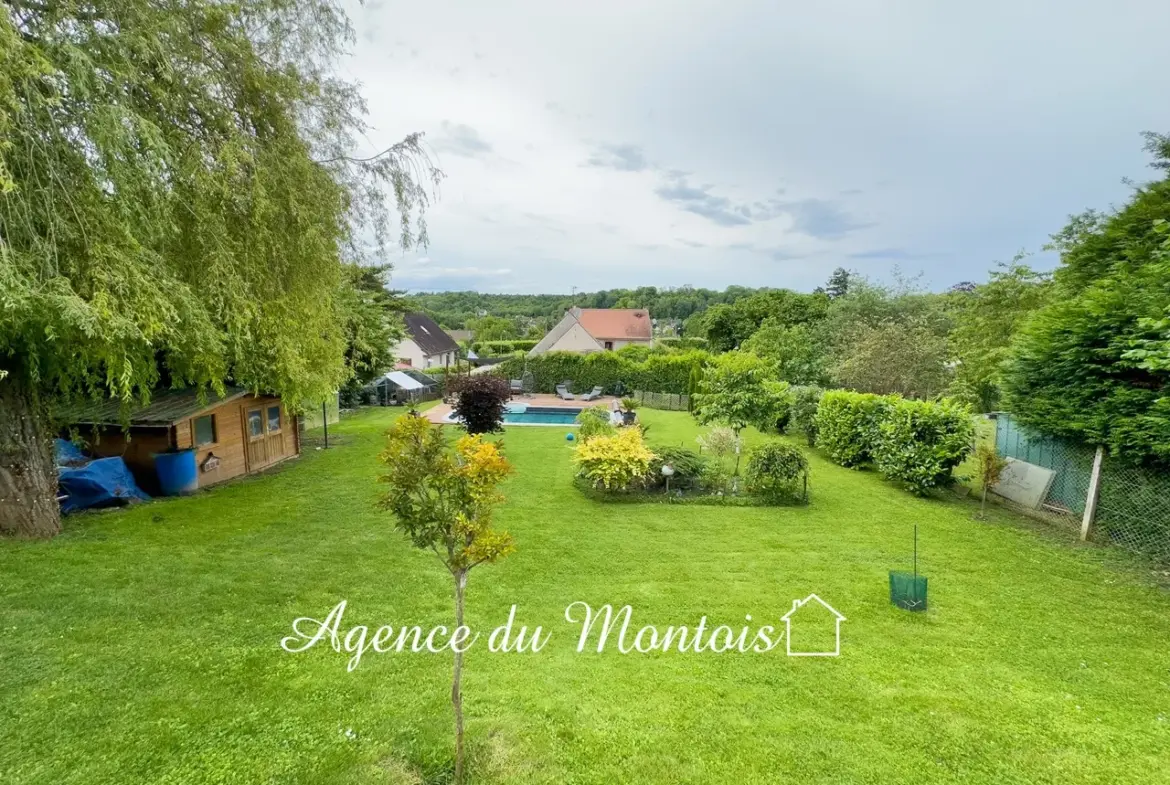 Pavillon rénové à vendre à Donnemarie Dontilly avec piscine 