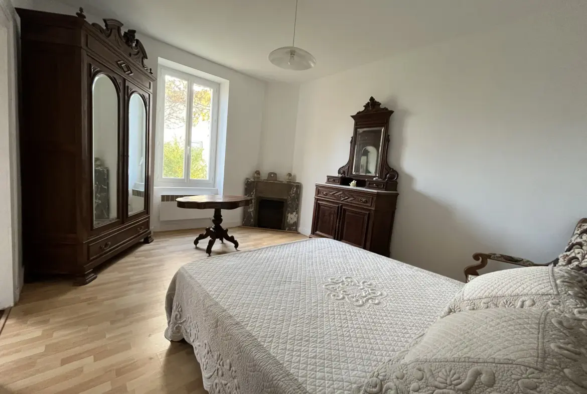 À vendre : Maison en pierre de 170 m² à Langon 