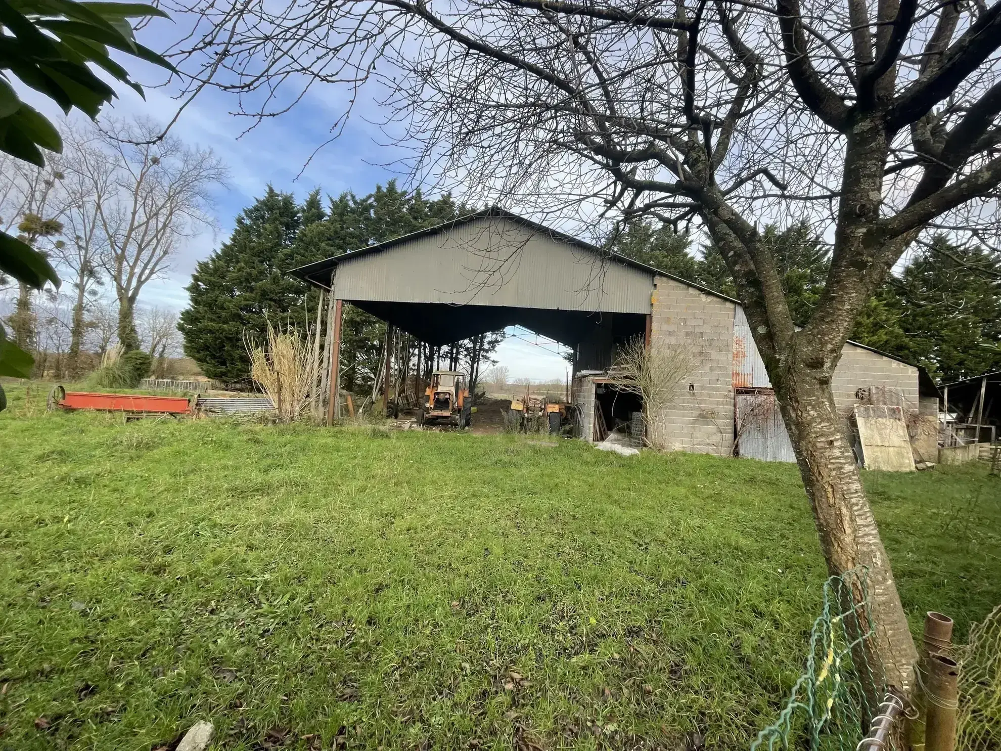 À vendre : Ferme de 27 hectares proche de Noyant 