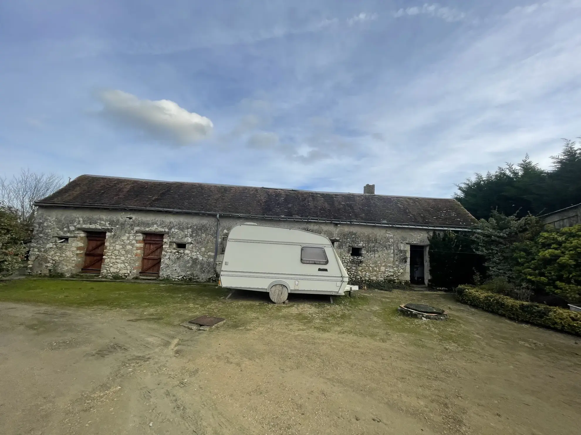 À vendre : Ferme de 27 hectares proche de Noyant 