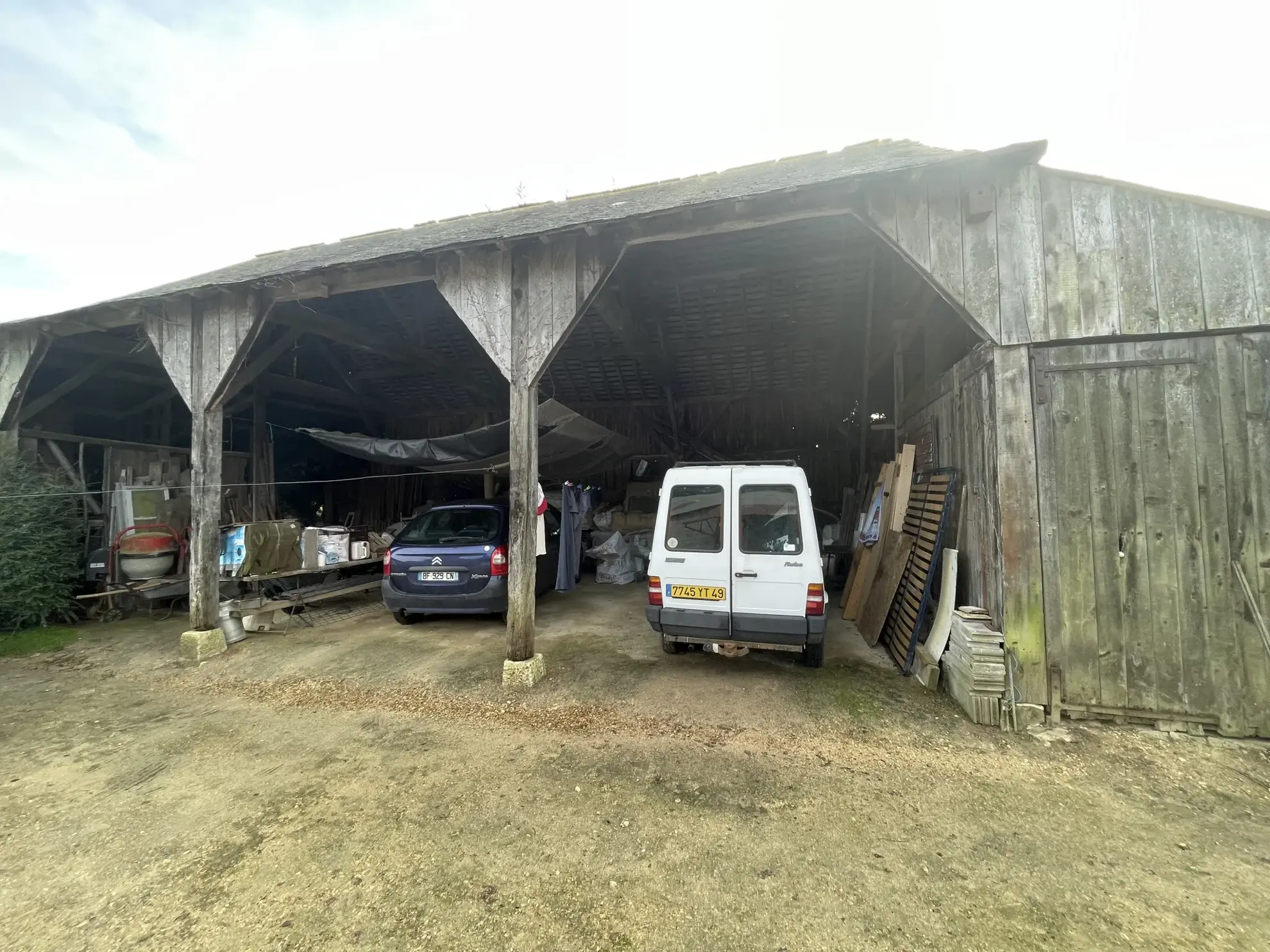 À vendre : Ferme de 27 hectares proche de Noyant 