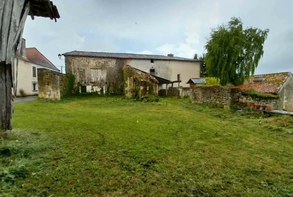 Propriété en Pierre à Restaurer dans le Périgord Vert 