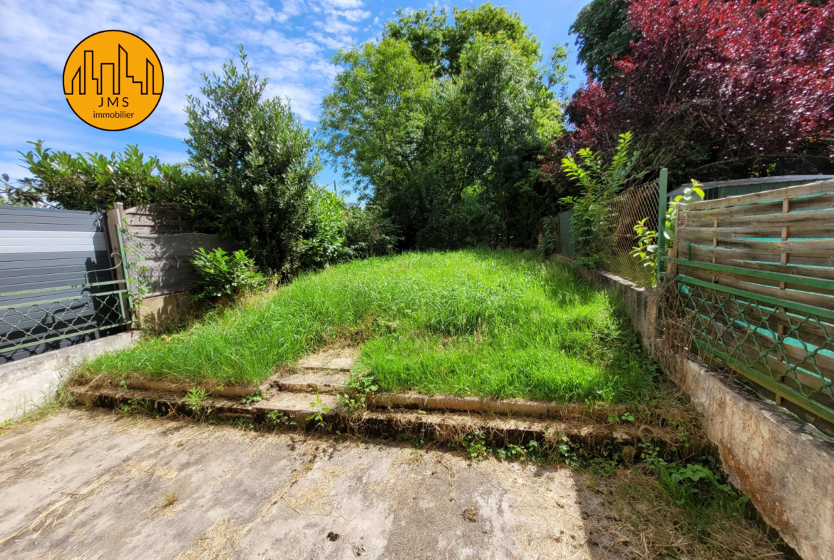 Maison mitoyenne à vendre à Yzeure avec jardin 