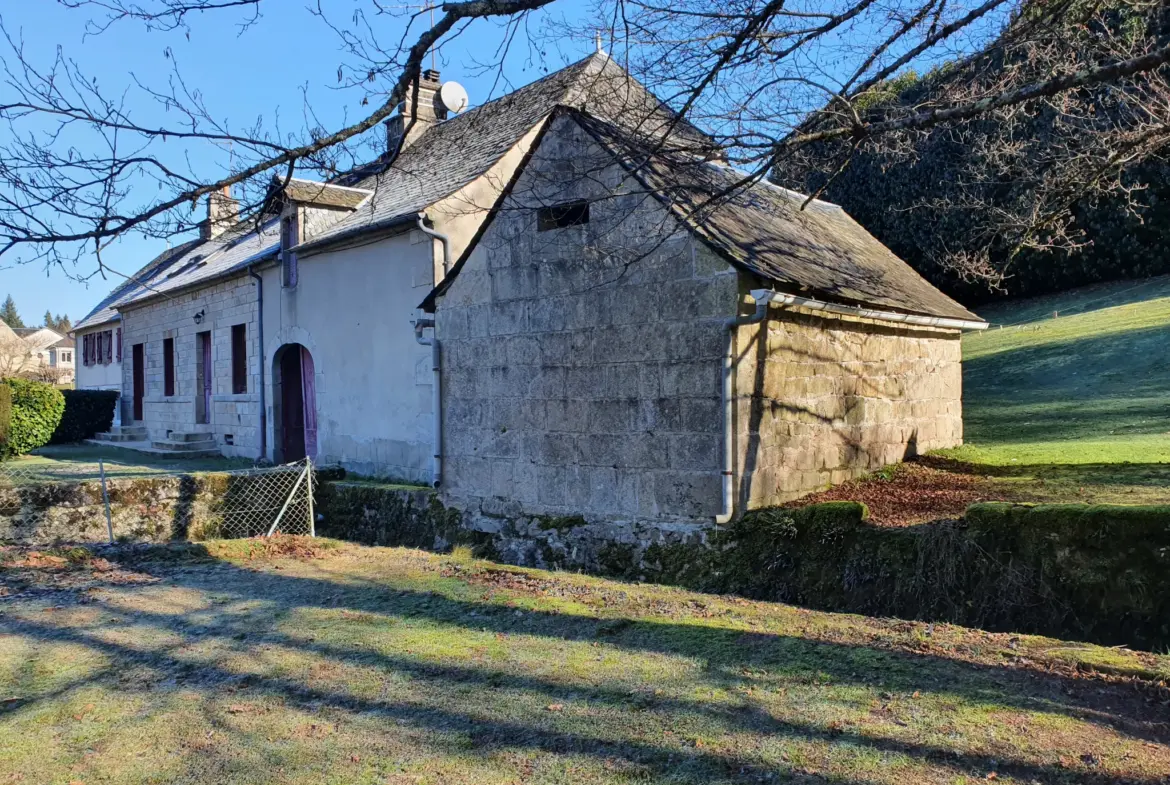 Maison de caractère en pierres avec terrain et ruisseau à Espagnac 