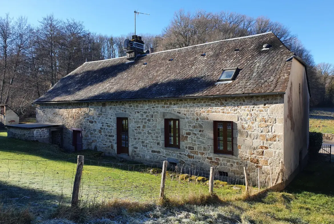 Maison de caractère en pierres avec terrain et ruisseau à Espagnac 