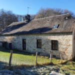 Maison de caractère en pierres avec terrain et ruisseau à Espagnac