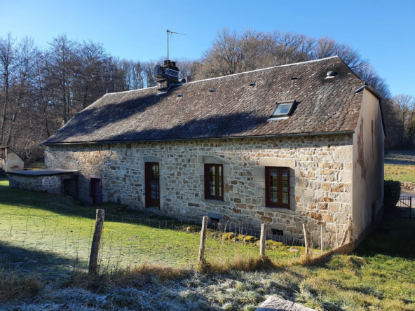 Maison de caractère en pierres avec terrain et ruisseau à Espagnac