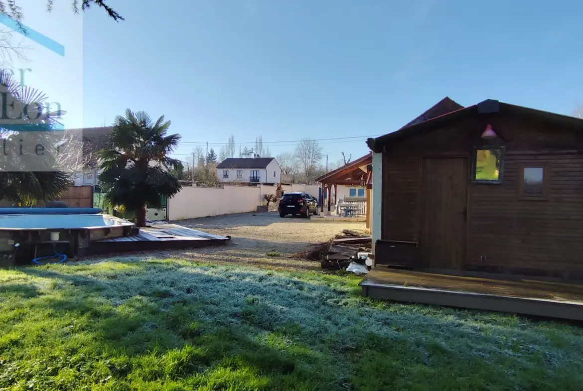 Longère T6 à Chessy les Prés avec 4 chambres et piscine 