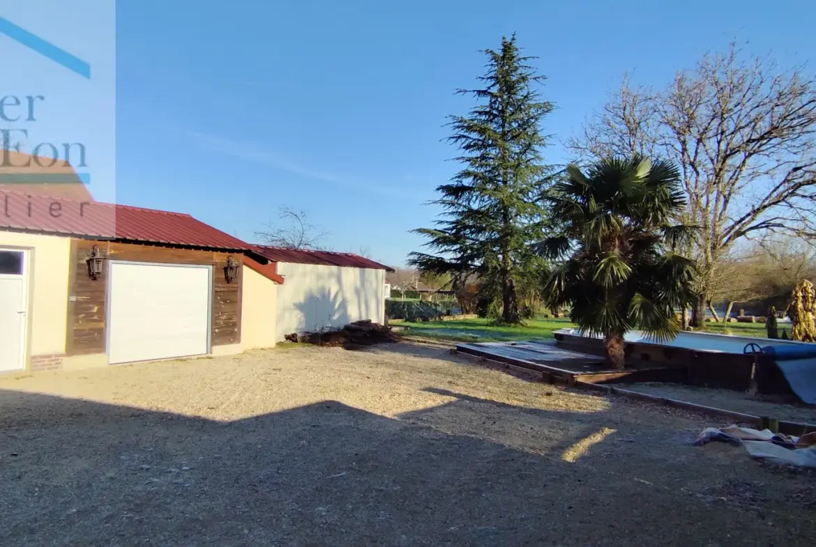 Longère T6 à Chessy les Prés avec 4 chambres et piscine 