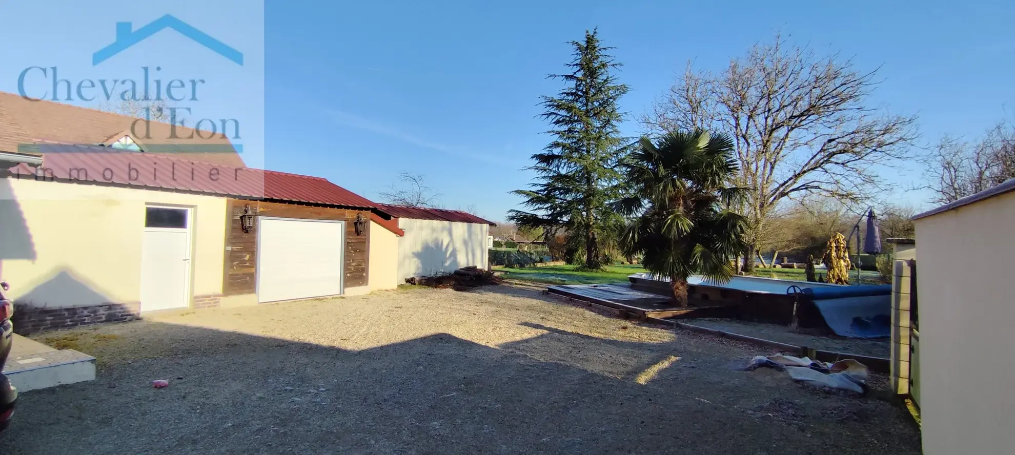 Longère T6 à Chessy les Prés avec 4 chambres et piscine 