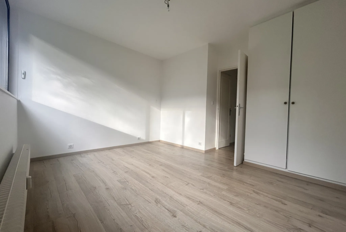 À vendre : Appartement T4 de 77,88 m² à Chamalieres avec piscine 