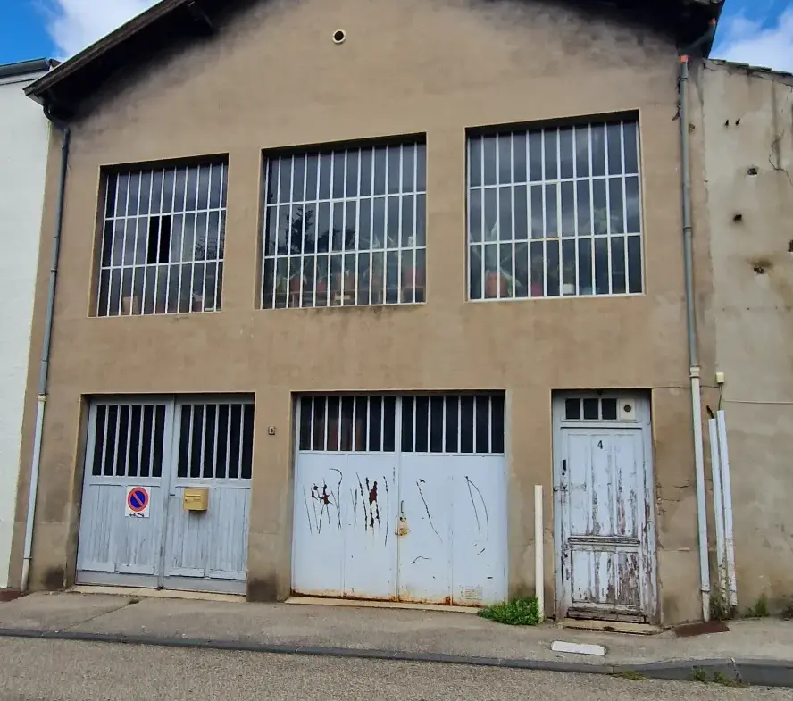 Loft et atelier au Chambon Feugerolle à vendre 