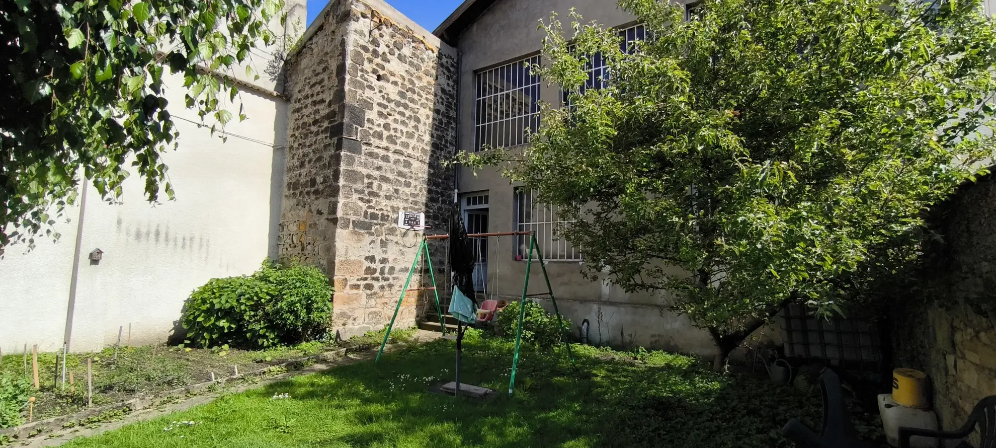 Loft et atelier au Chambon Feugerolle à vendre 