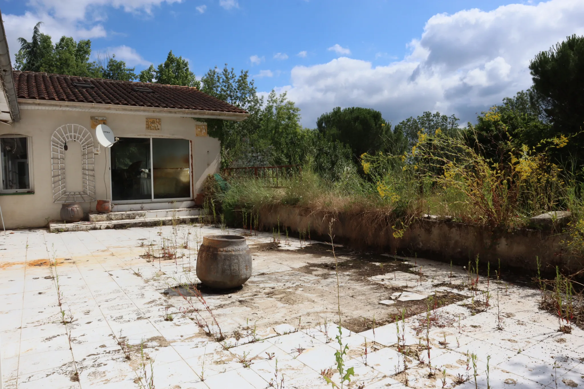 Maison spacieuse à BOUTIERS SAINT-TROJAN avec piscine 