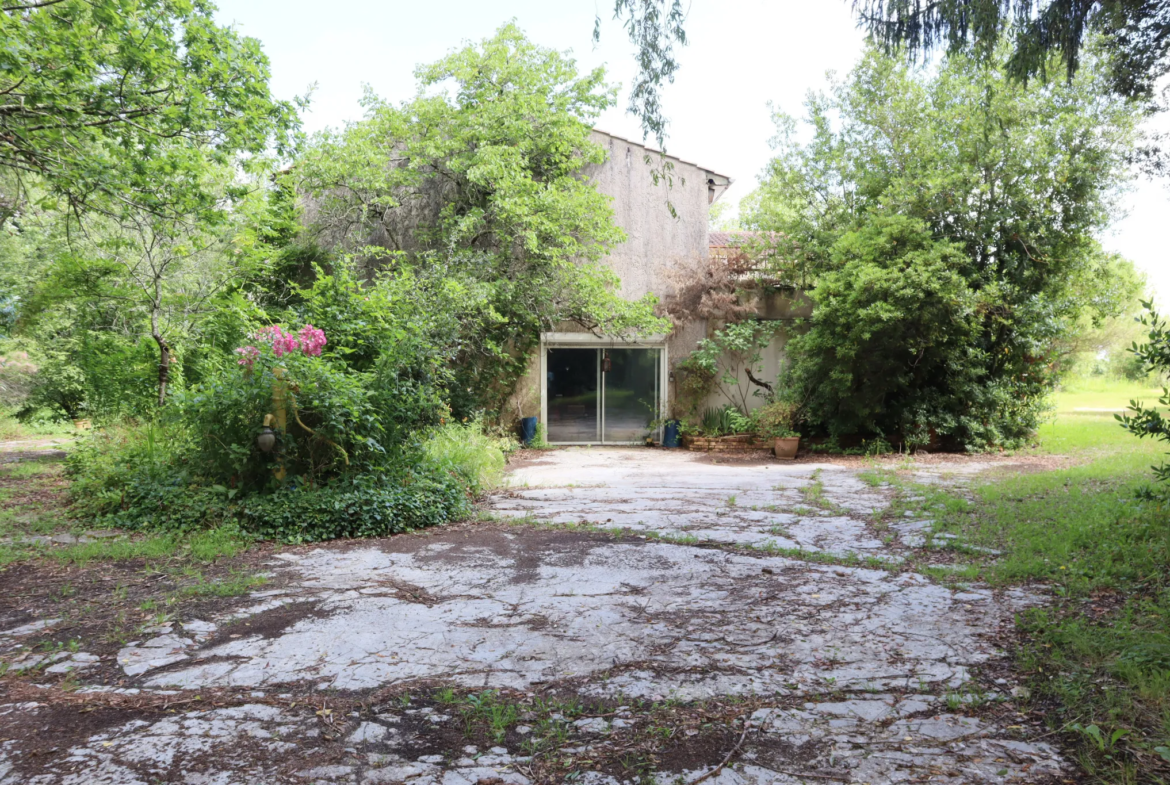 Maison spacieuse à BOUTIERS SAINT-TROJAN avec piscine 