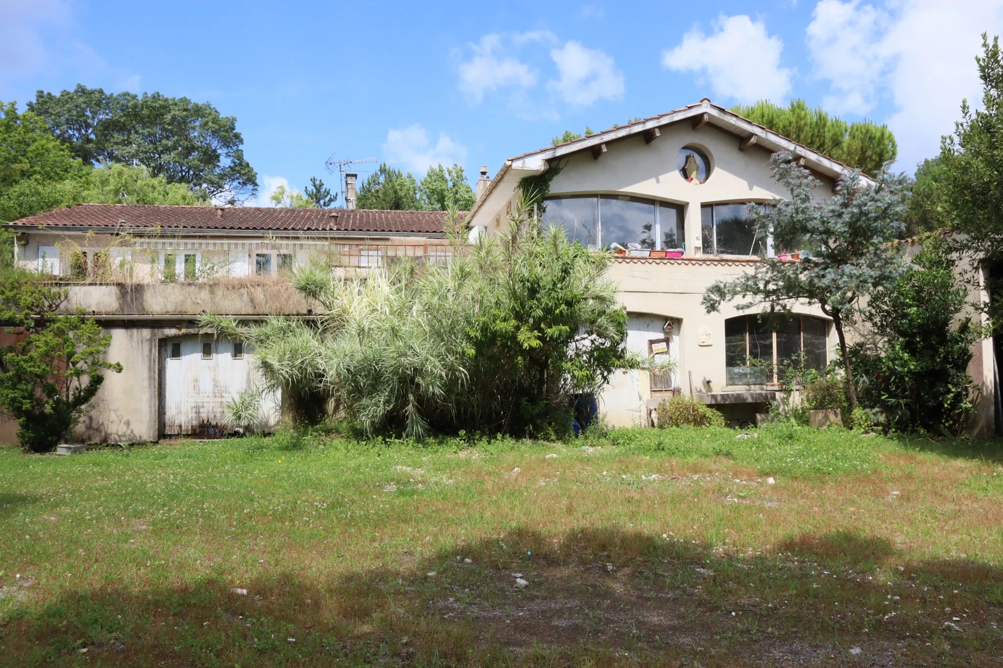 Maison spacieuse à BOUTIERS SAINT-TROJAN avec piscine 