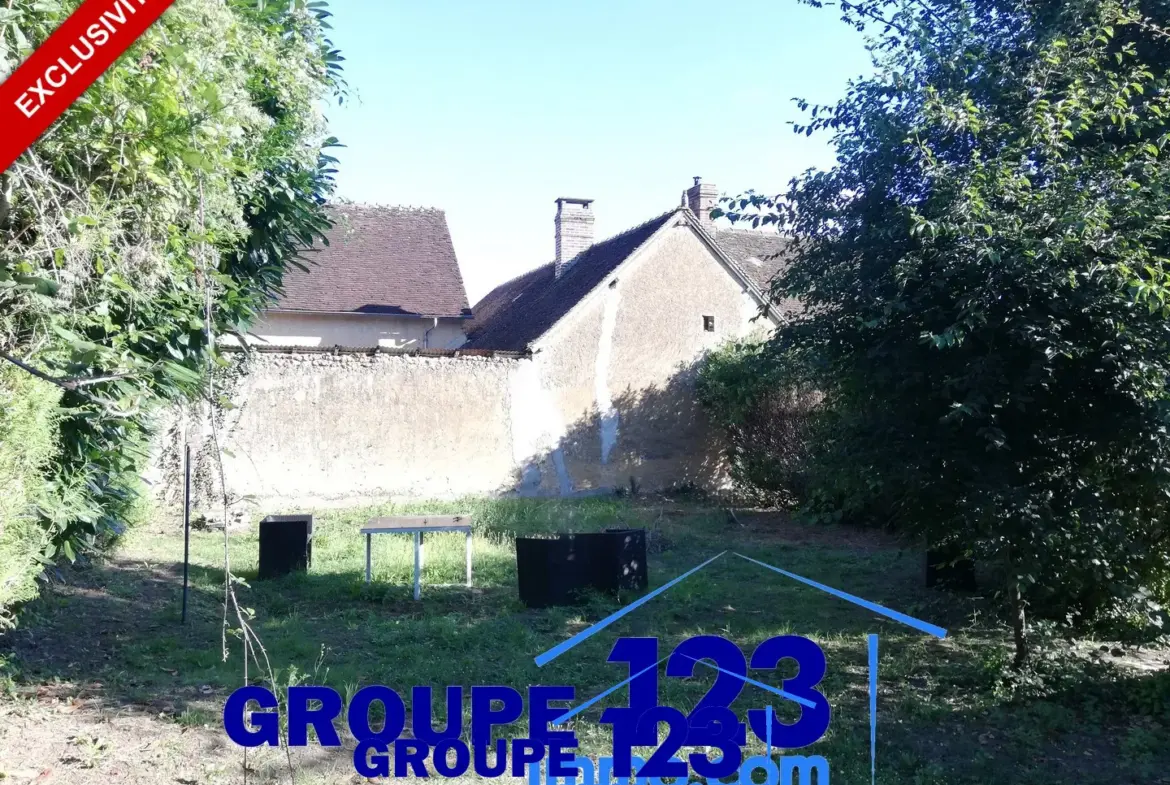 Charmante Maison de Village avec Jardin à La Ferté-Loupière 