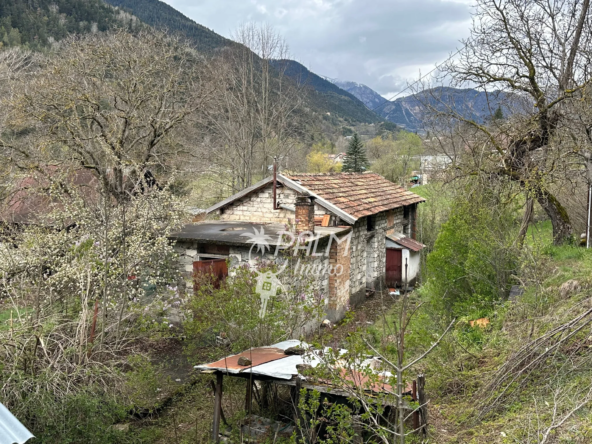 Maison en pierre à rénover avec potentiel d'agrandissement à Saint-Étienne-de-Tinée