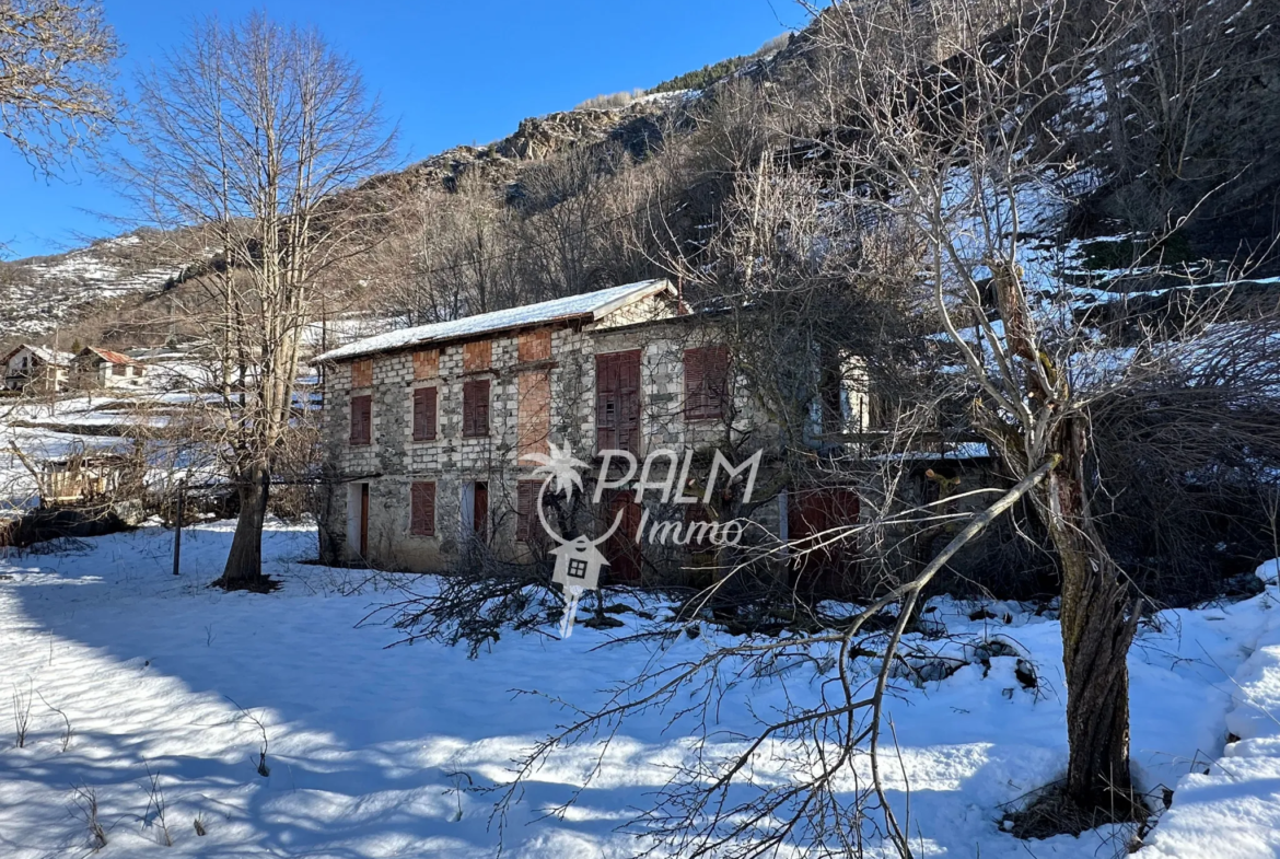 Maison en pierre à rénover avec potentiel d'agrandissement à Saint-Étienne-de-Tinée 