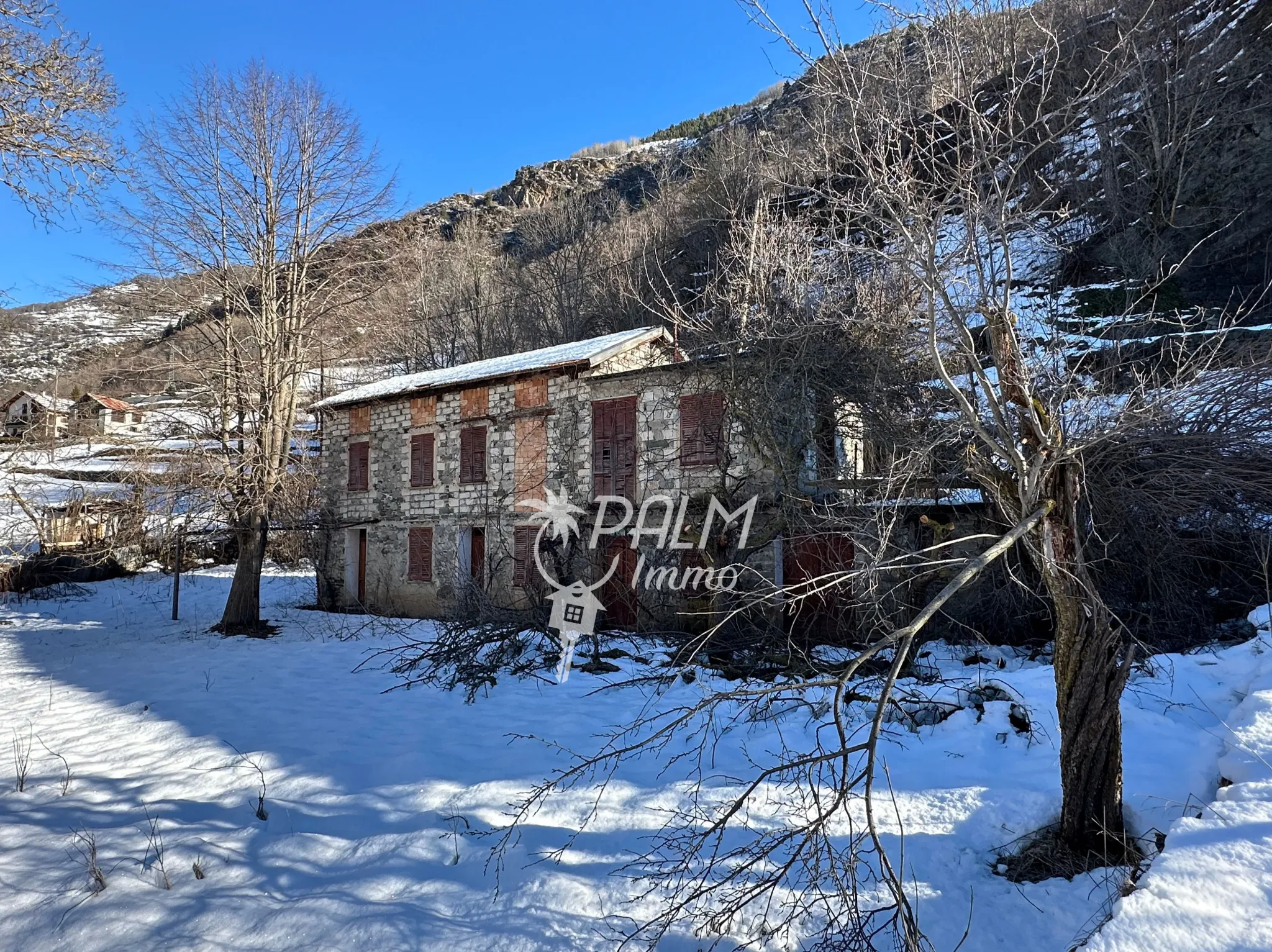 Maison en pierre à rénover avec potentiel d'agrandissement à Saint-Étienne-de-Tinée 