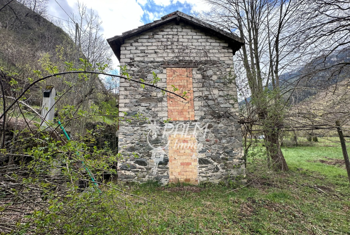 Maison en pierre à rénover avec potentiel d'agrandissement à Saint-Étienne-de-Tinée 