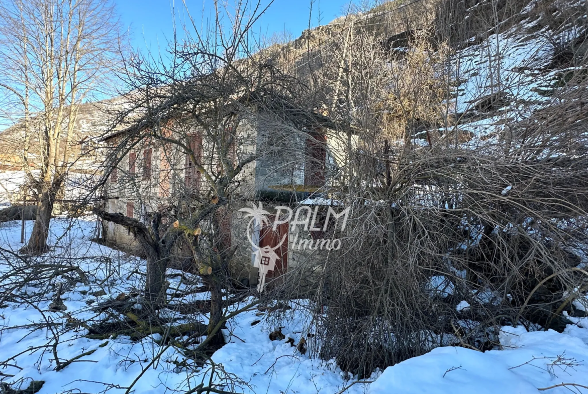 Maison en pierre à rénover avec potentiel d'agrandissement à Saint-Étienne-de-Tinée 