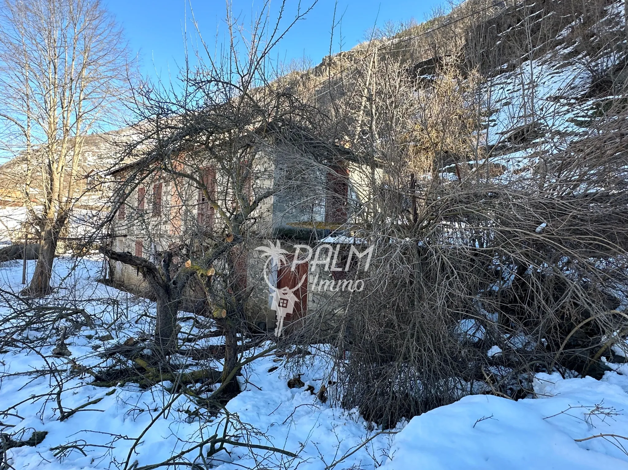 Maison en pierre à rénover avec potentiel d'agrandissement à Saint-Étienne-de-Tinée 