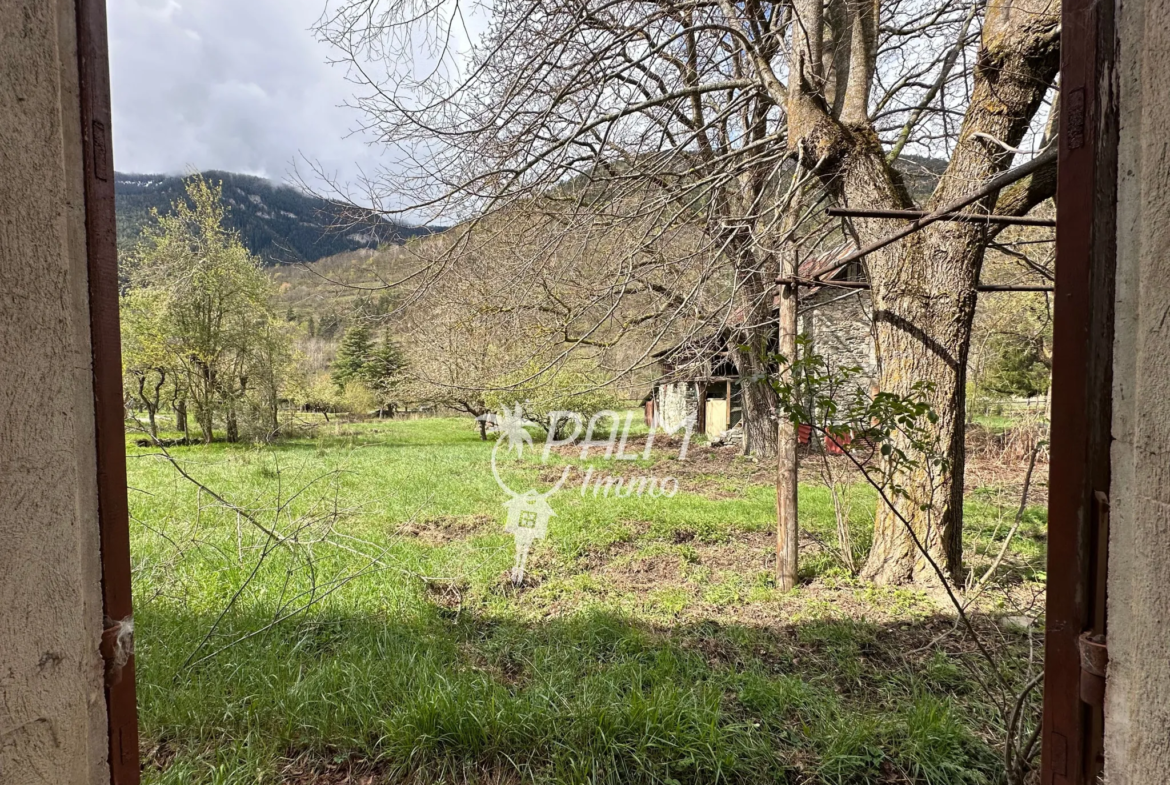 Maison en pierre à rénover avec potentiel d'agrandissement à Saint-Étienne-de-Tinée 