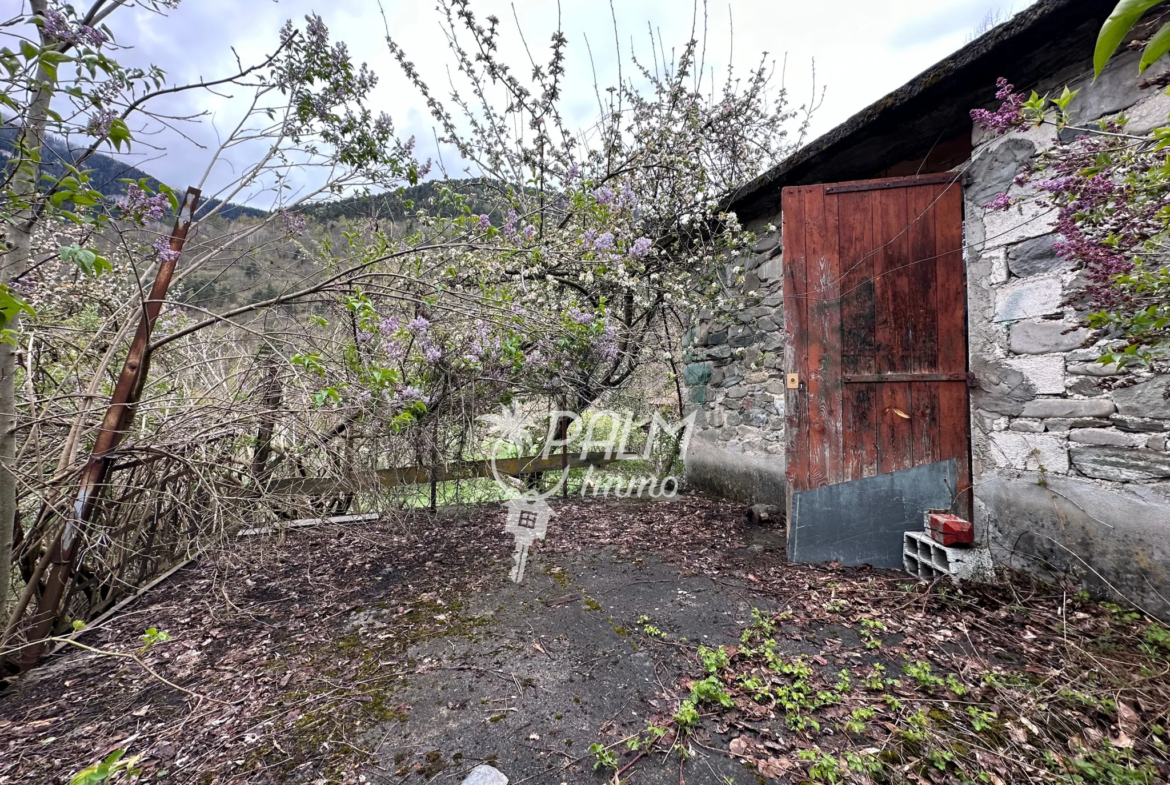 Maison en pierre à rénover avec potentiel d'agrandissement à Saint-Étienne-de-Tinée 