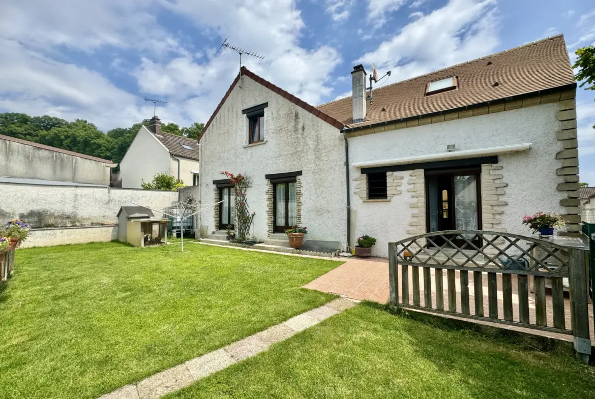 Maison 120 m² à vendre à Issou avec jardin et garage 