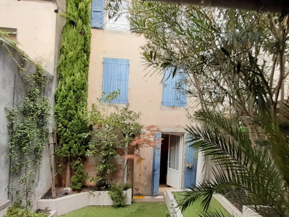 Maison rénovée au centre de Mazamet avec jardin et dépendance