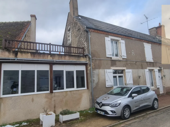 Maison de Village Spacieuse à 17 km de Blois Nord