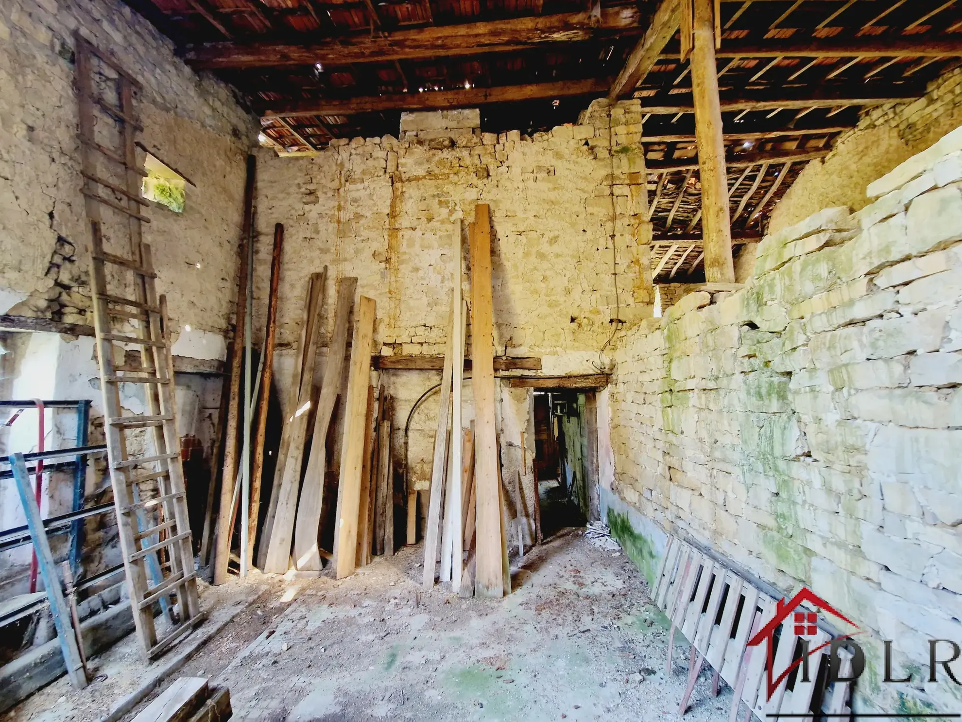 Ancienne ferme agricole à rénover à Villars st Marcellin 