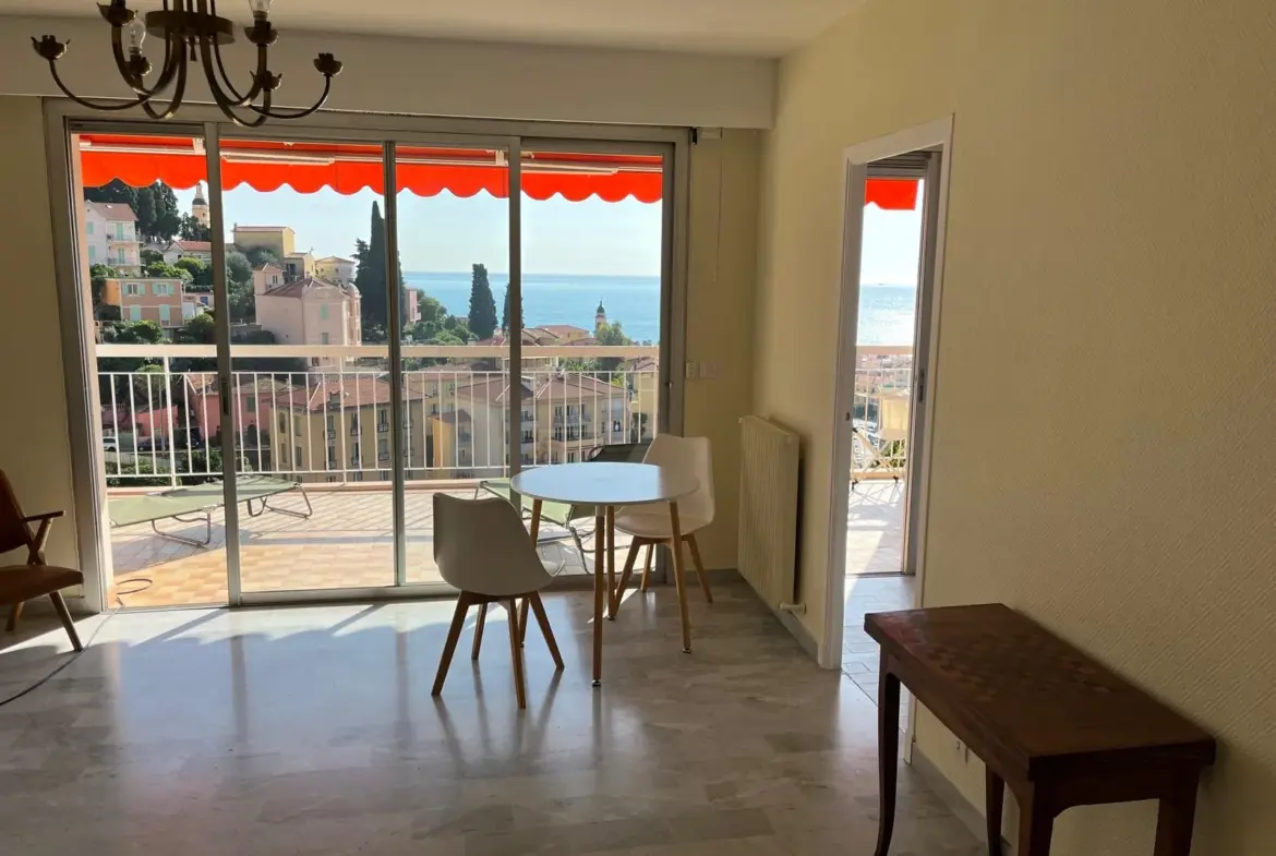 A vendre : Beau studio à Menton avec terrasse et vue mer 