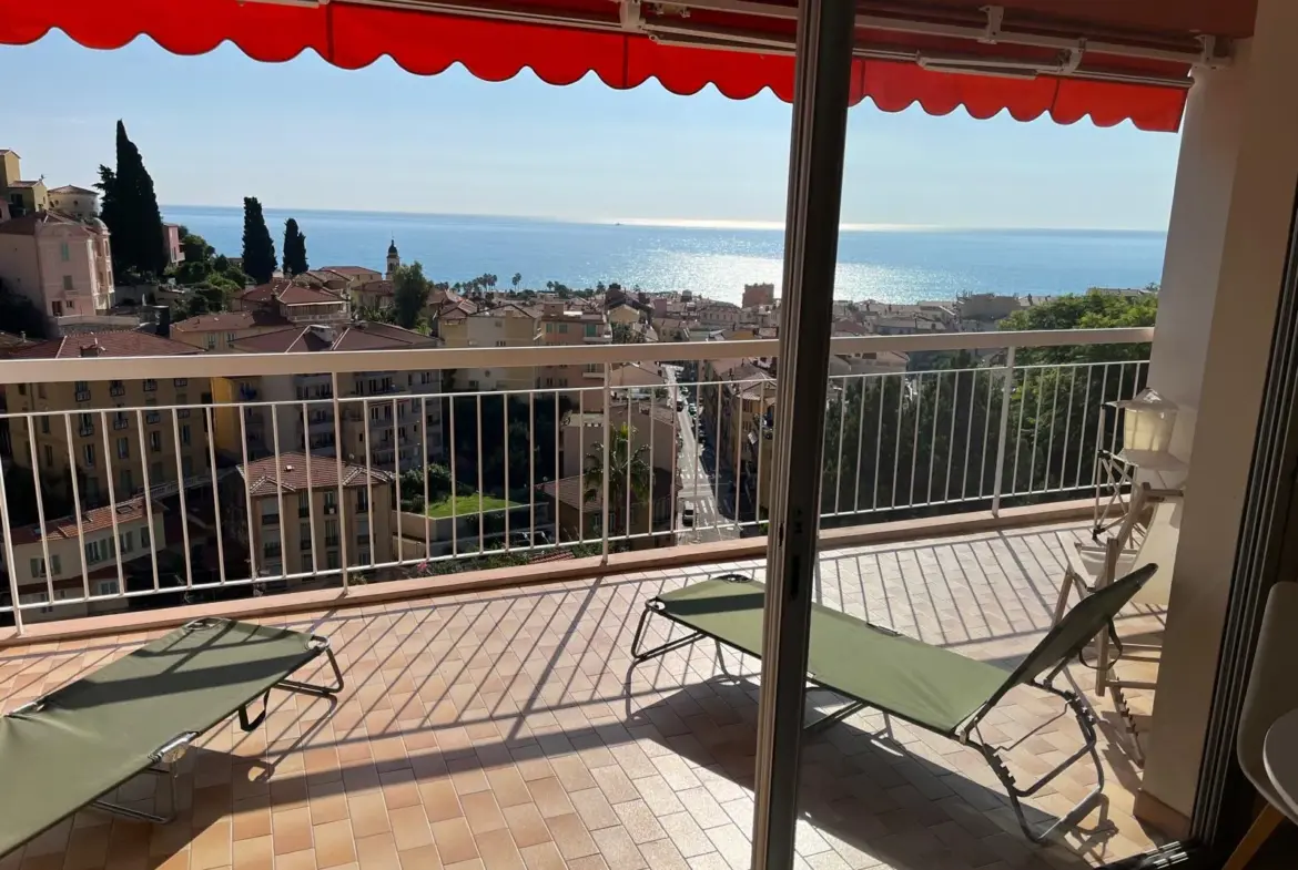 A vendre : Beau studio à Menton avec terrasse et vue mer 