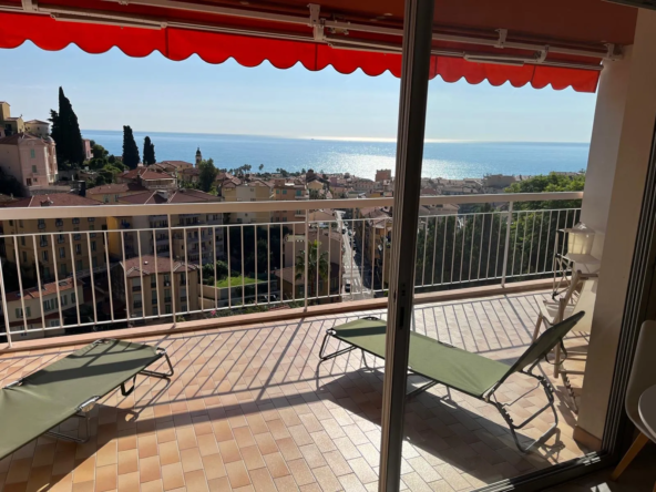 A vendre : Beau studio à Menton avec terrasse et vue mer