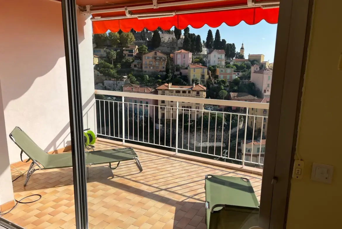 A vendre : Beau studio à Menton avec terrasse et vue mer 