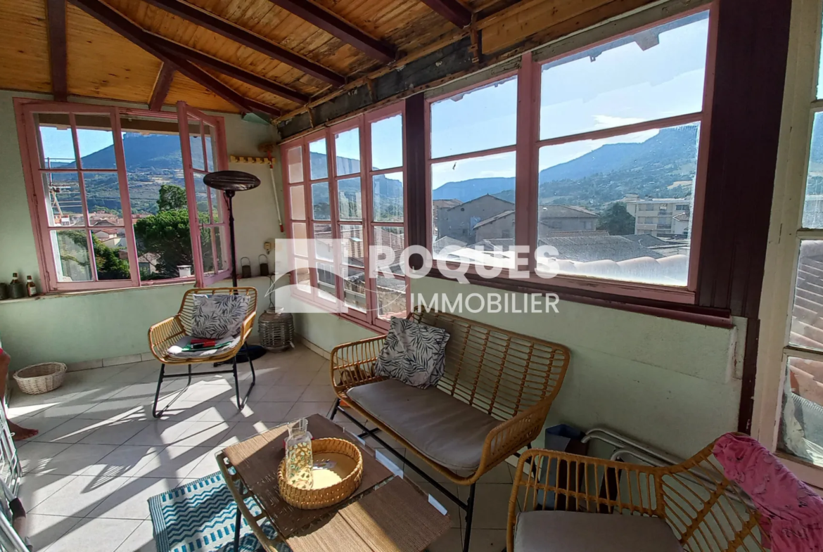 Spacieux Appartement Familial à Millau avec Terrasse et Salle Vidéo 