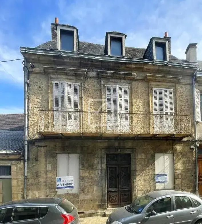 Demeure de caractère à vendre à Gourdon - 200 m² de potentiel 