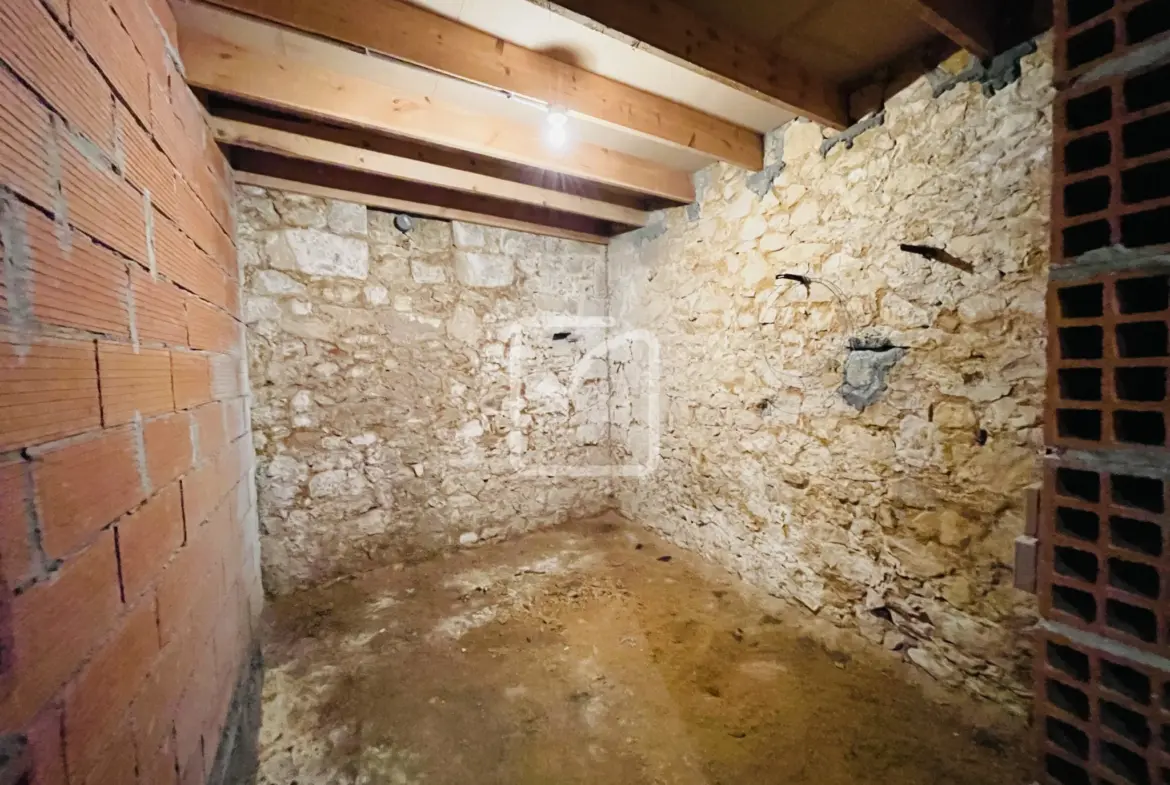 Demeure de caractère à vendre à Gourdon - 200 m² de potentiel 