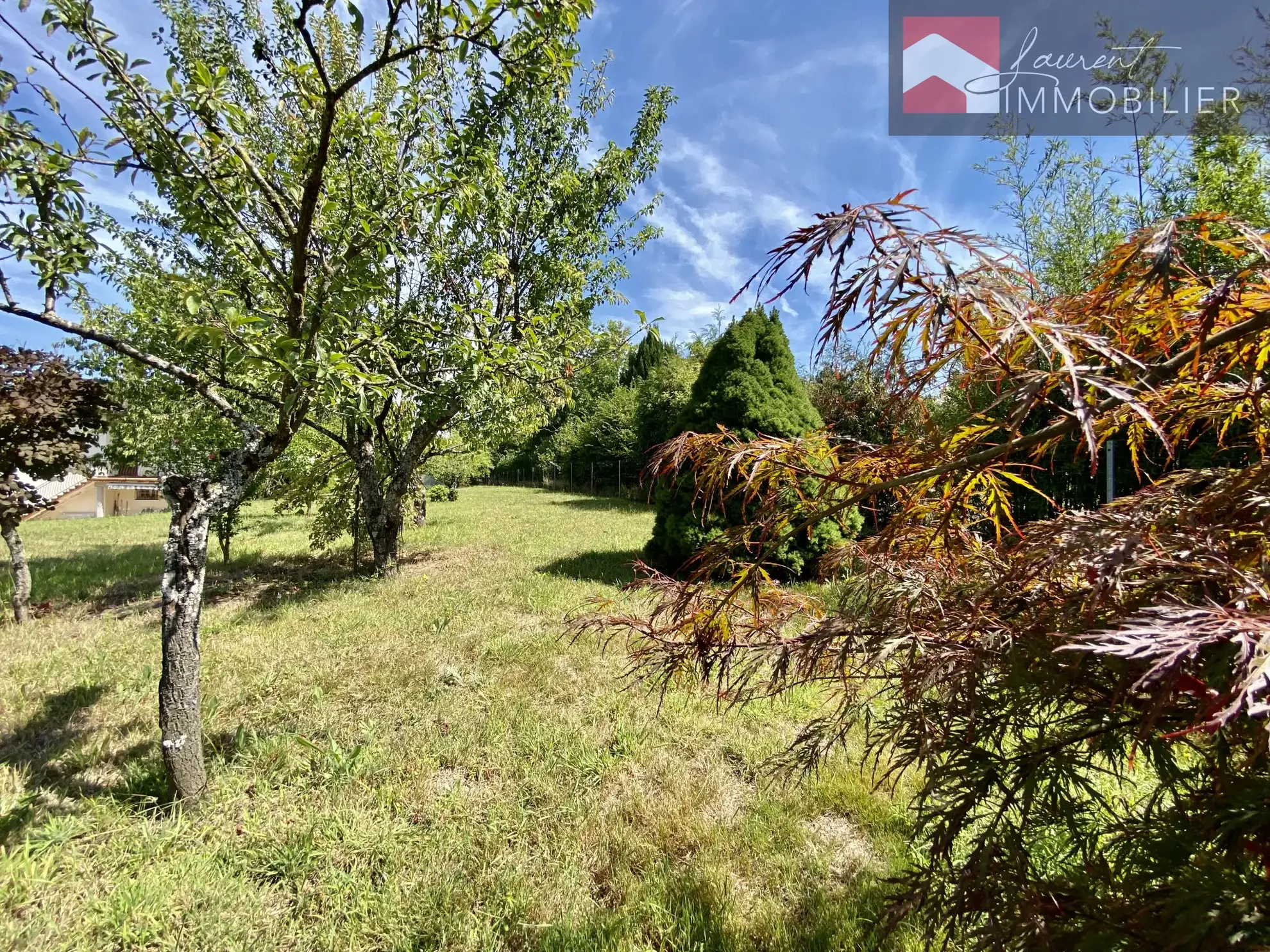 Grande maison à vendre à Sermoyer avec jardin arboré 