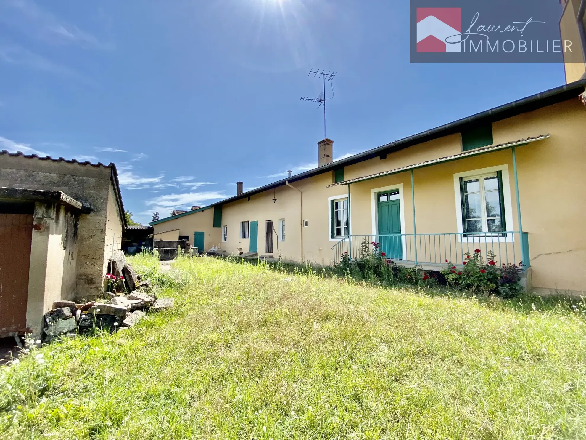 Grande maison à vendre à Sermoyer avec jardin arboré 