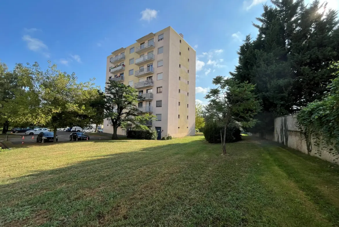 Appartement T2 lumineux avec balcon et parking à Décines-Charpieu 