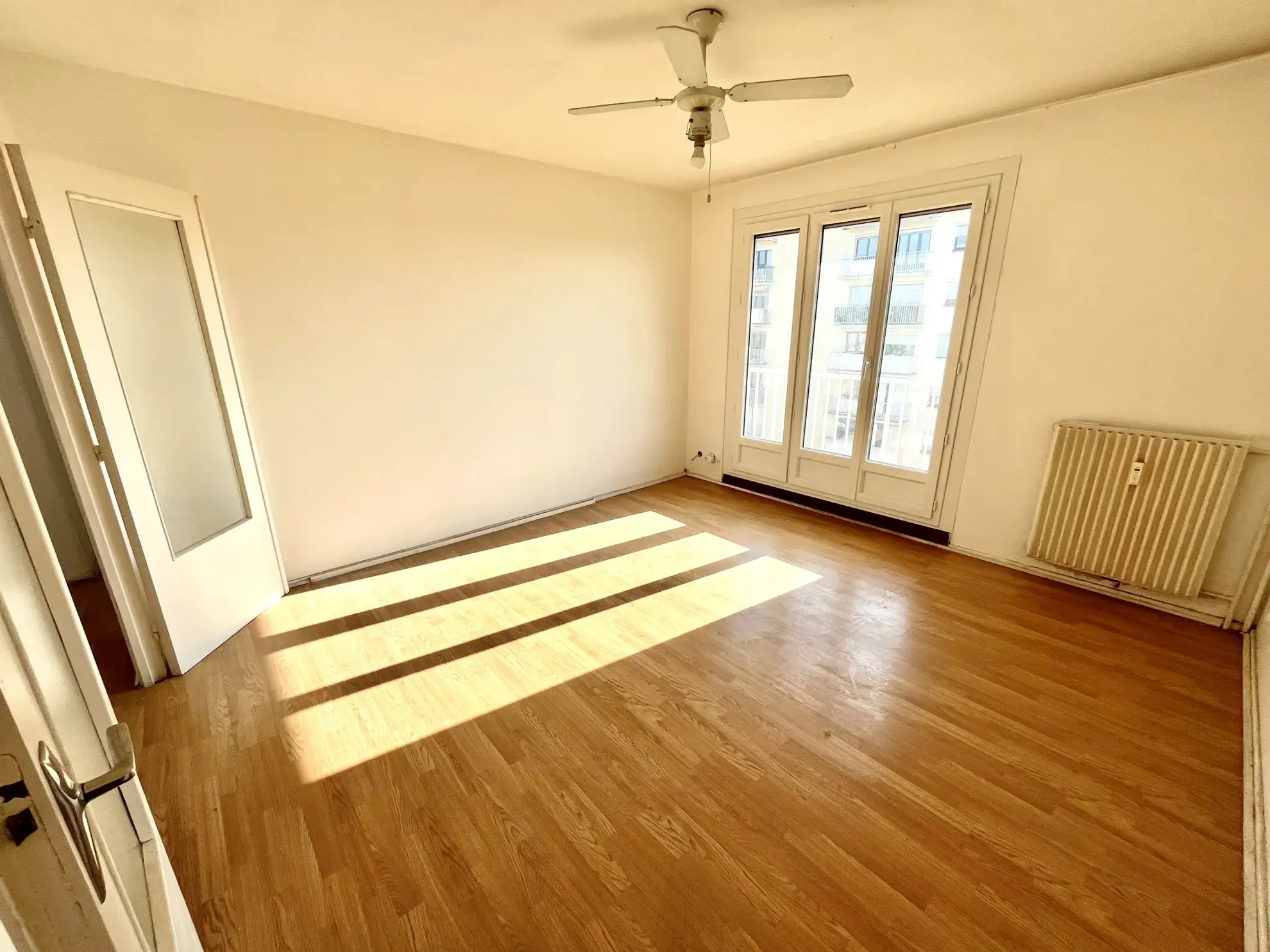 Appartement T2 lumineux avec balcon et parking à Décines-Charpieu 