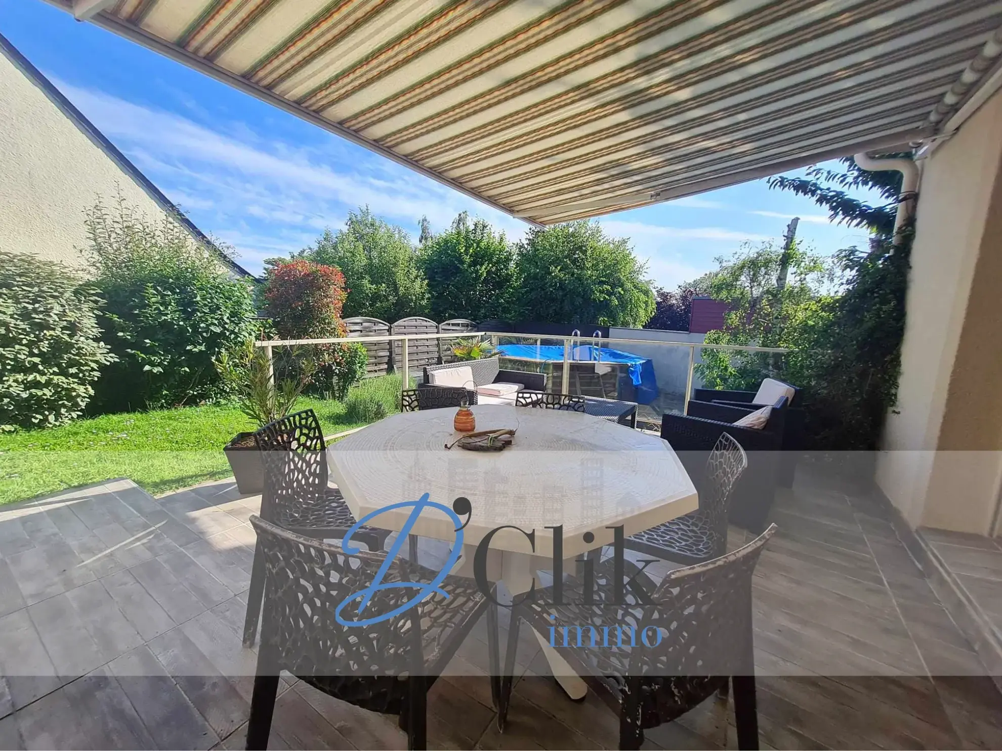 Maison de 103 m² à vendre à Changé avec piscine 